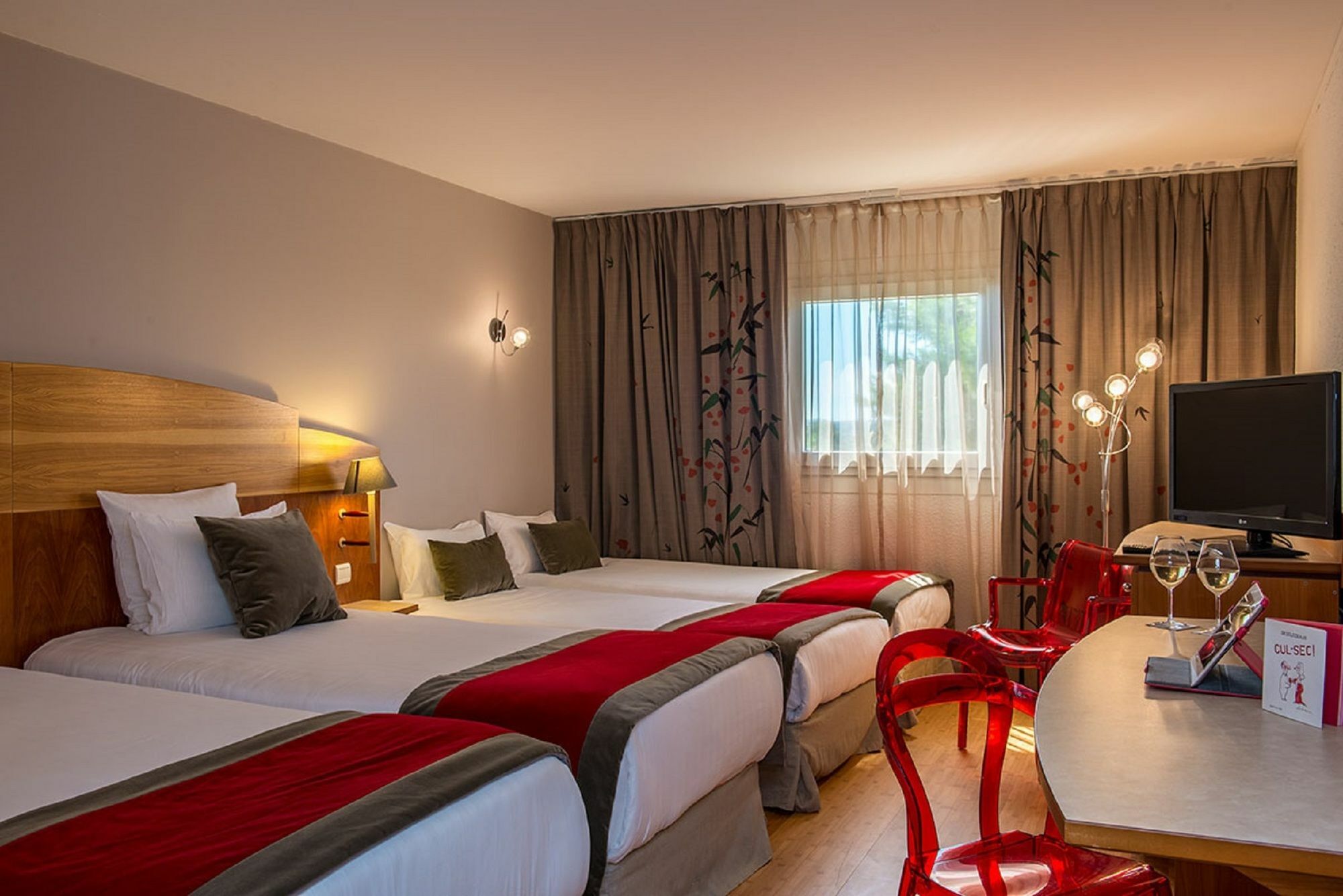Hotel C Suites Chambres Spacieuses Nîmes Exteriör bild
